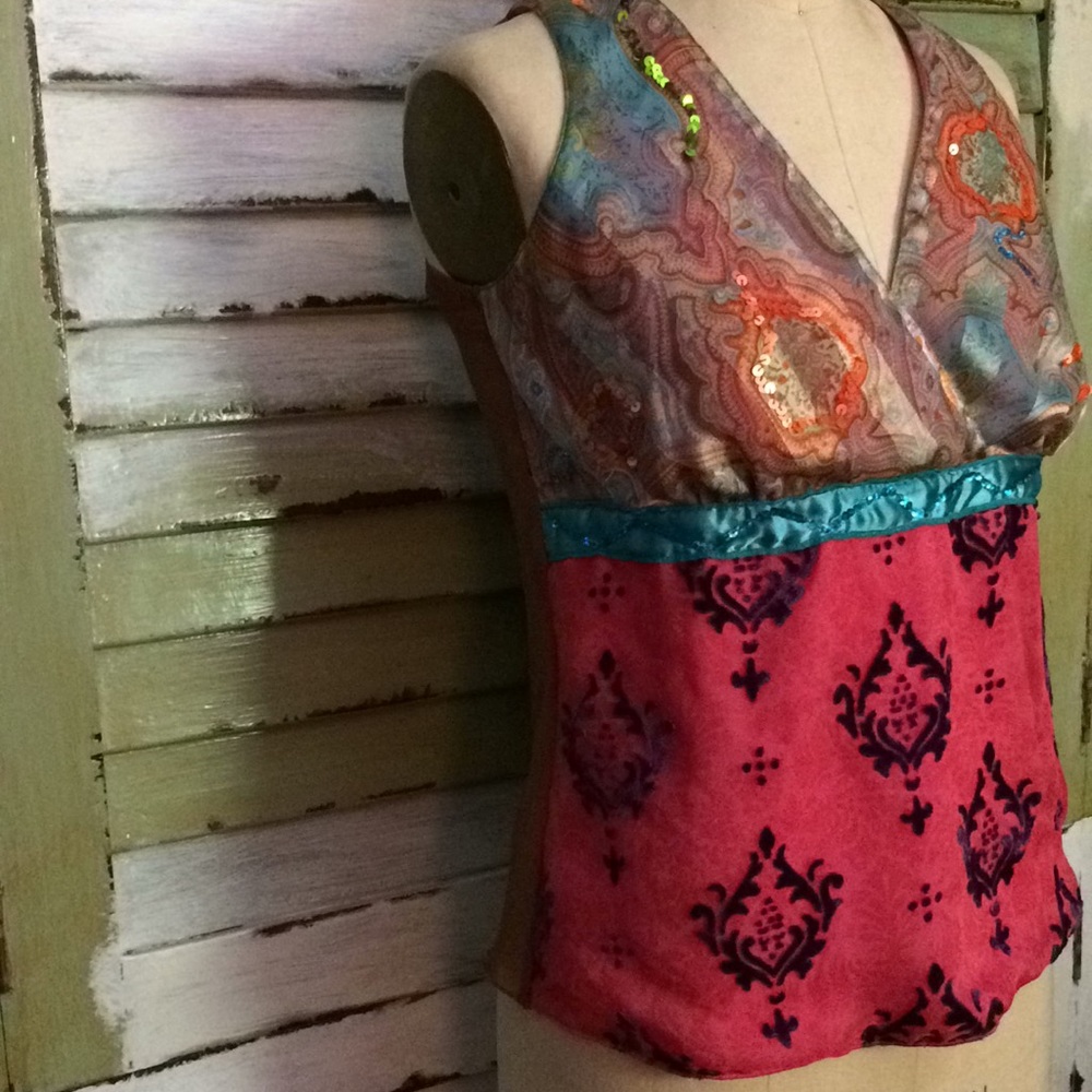 embellished colored top - - Picture 3 of 8